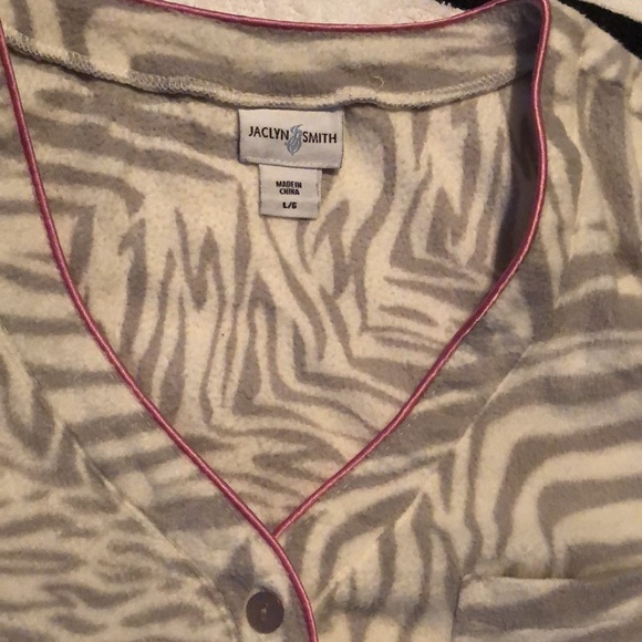 NWOT Jaclyn Smith Sleep Shirt. Gray/Off White. Pink piping detail.  Large. Soft - Picture 5 of 14